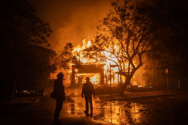 LA Los Angeles California Wild Fire Wildfire Firefighters House Burning